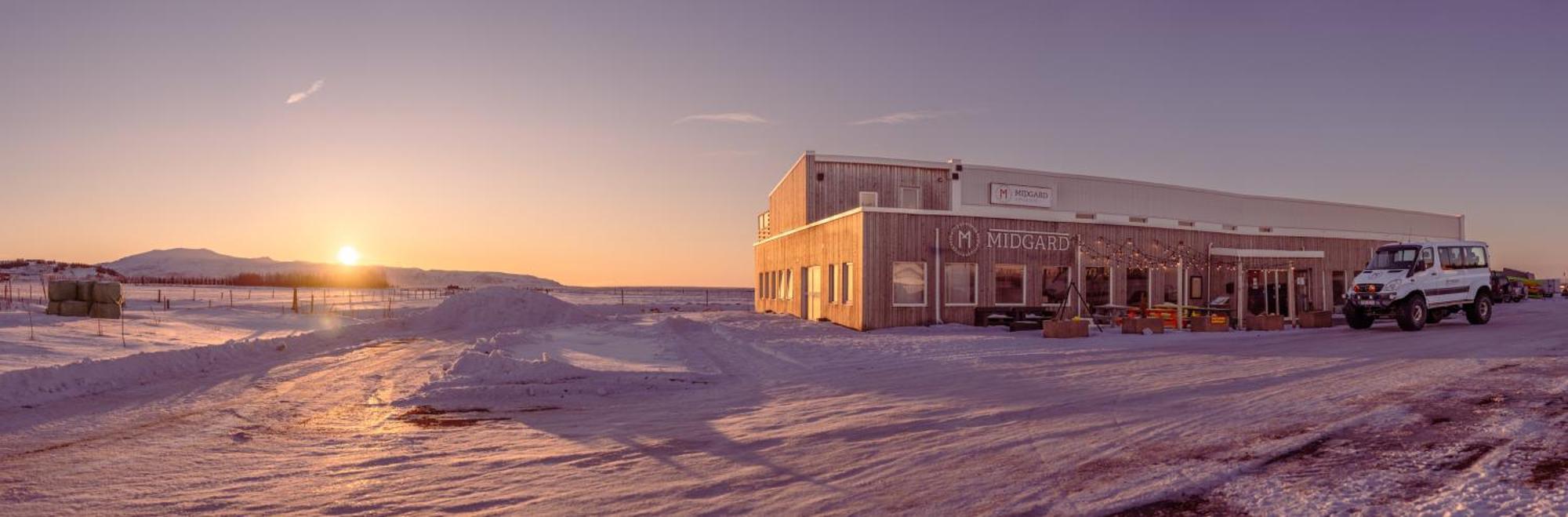 Midgard Base Camp Vandrarhem Hvolsvöllur Exteriör bild