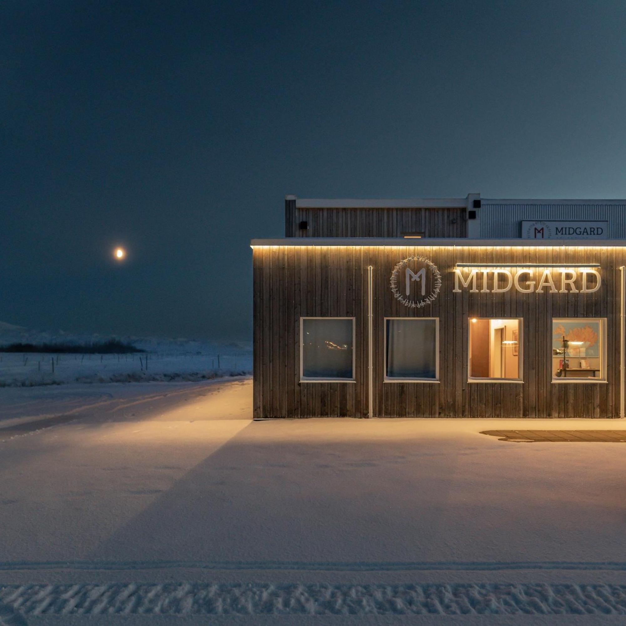 Midgard Base Camp Vandrarhem Hvolsvöllur Exteriör bild
