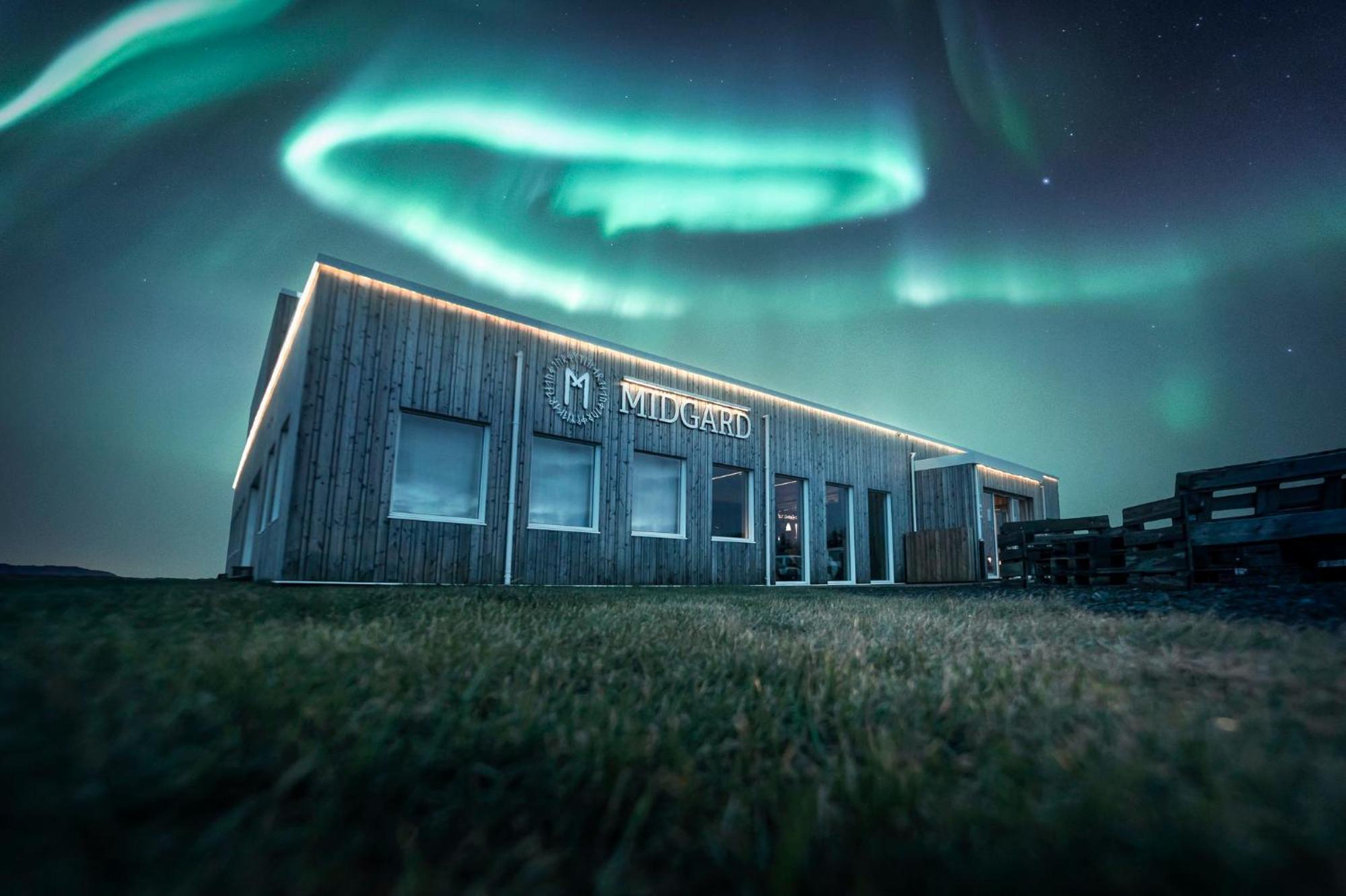 Midgard Base Camp Vandrarhem Hvolsvöllur Exteriör bild