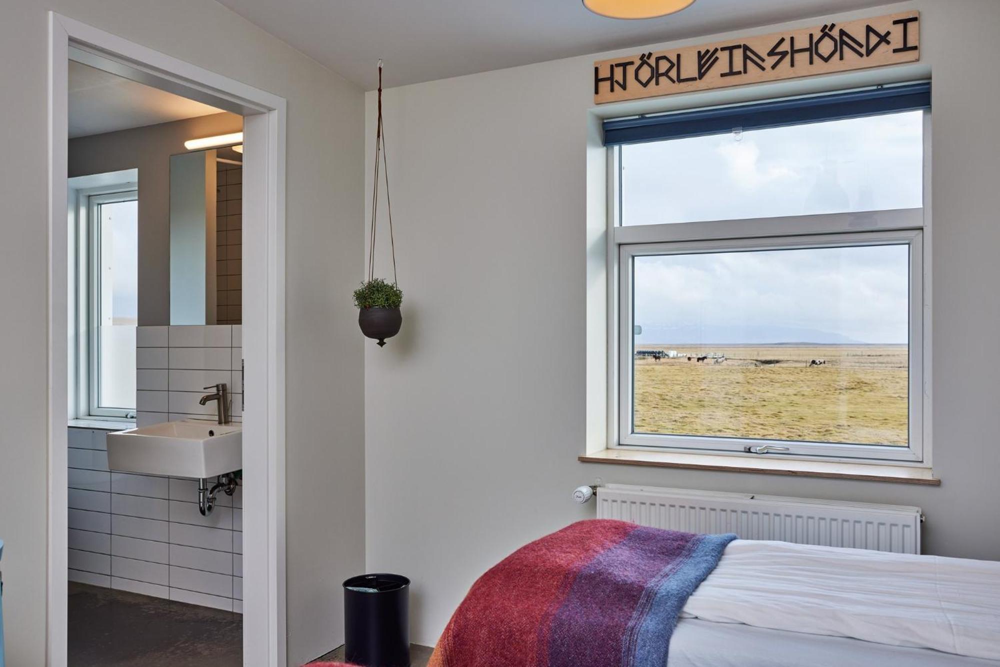 Midgard Base Camp Vandrarhem Hvolsvöllur Exteriör bild