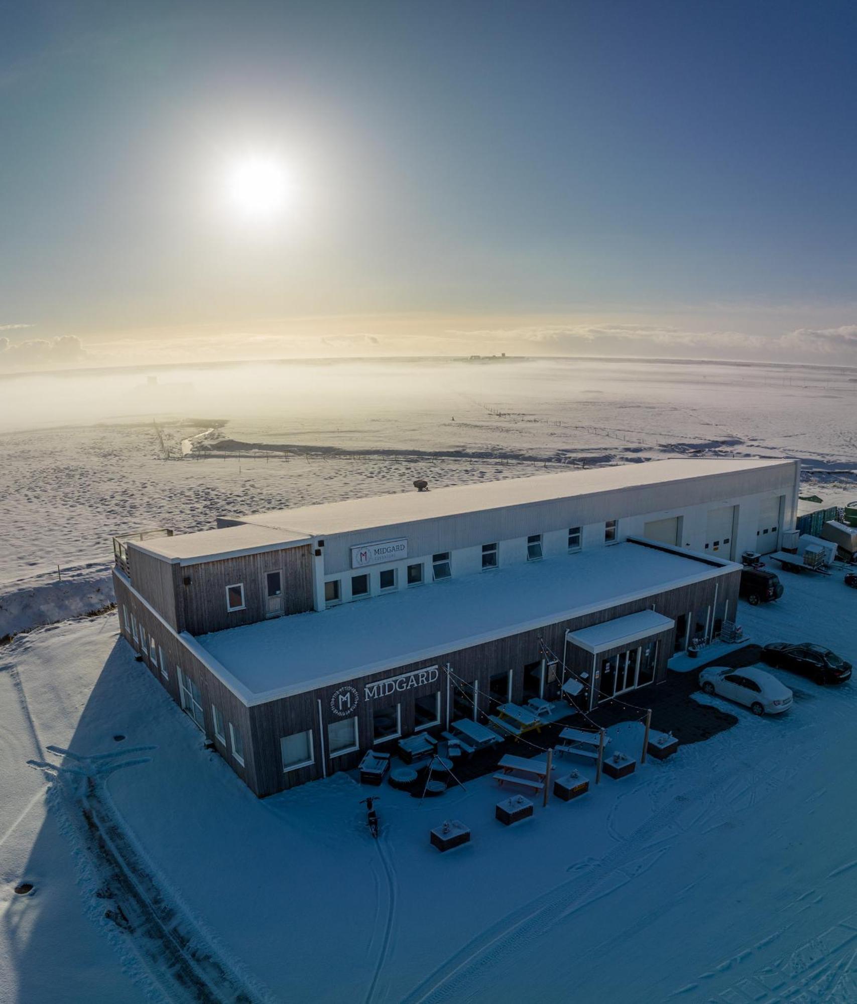 Midgard Base Camp Vandrarhem Hvolsvöllur Exteriör bild