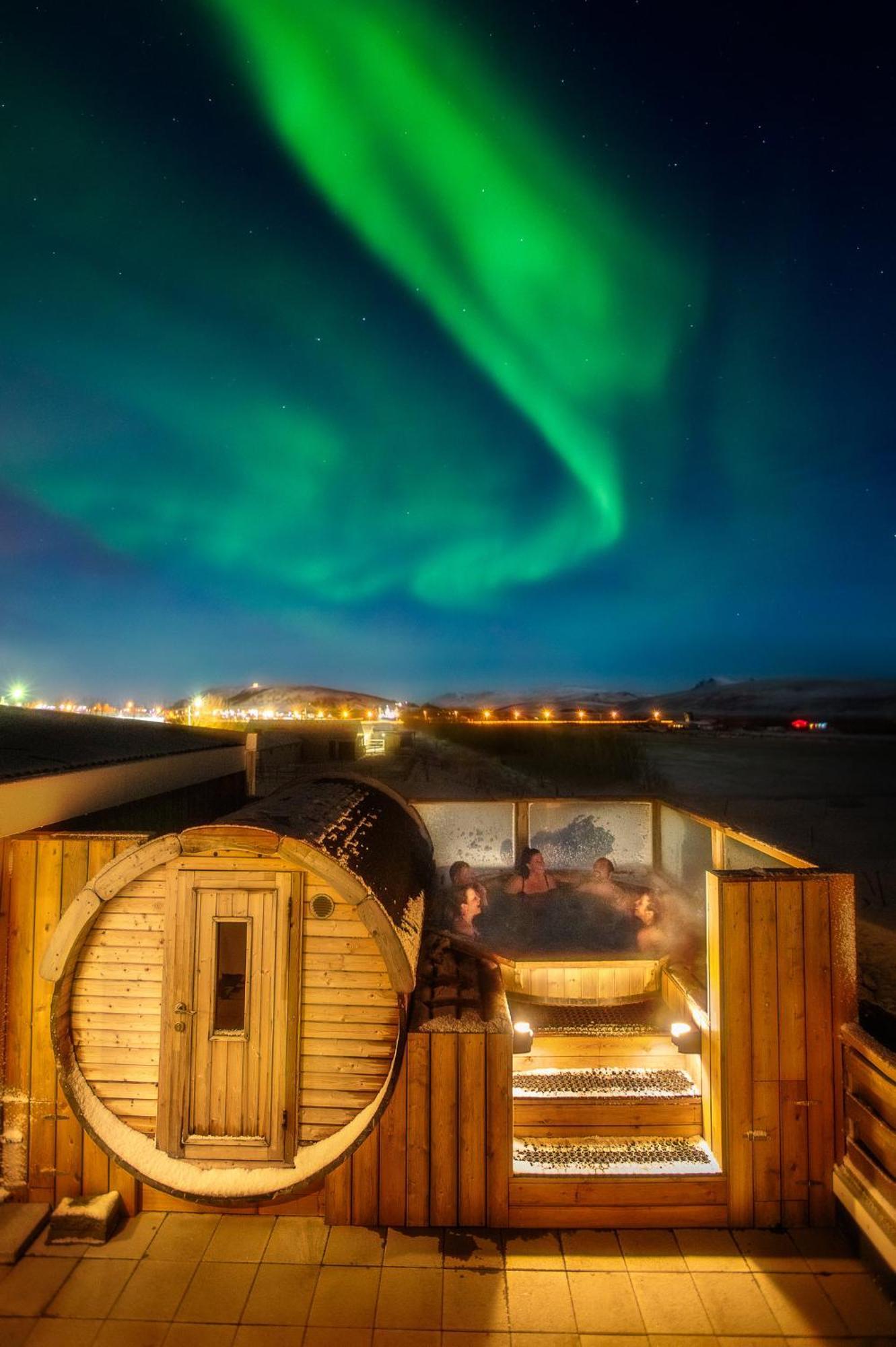 Midgard Base Camp Vandrarhem Hvolsvöllur Exteriör bild
